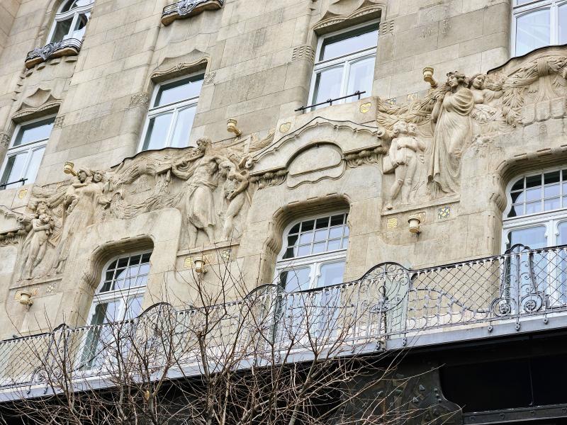 Pest - Downtown gems, Gresham palace
