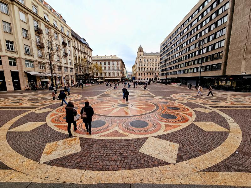 Pest - Downtown gems, Saint Stephan's square