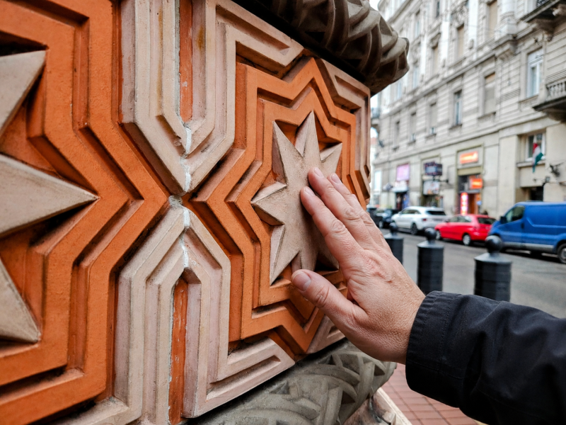 Budapest Unseen: A Sensory City Walk for Visually Impaired